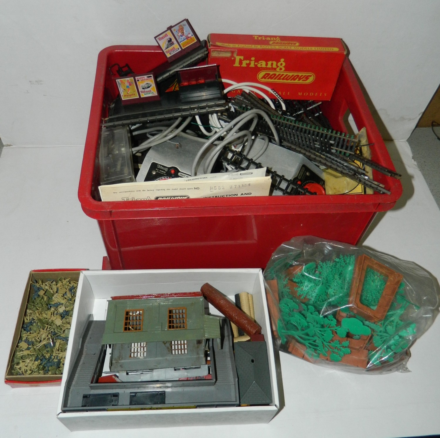 Large collection of OO scale train track and accessories