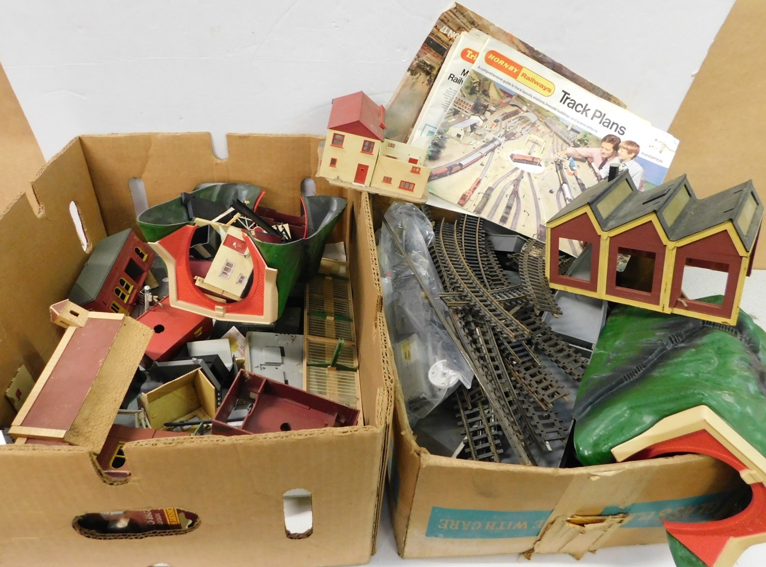 Selection of Hornby track and trackside accessories