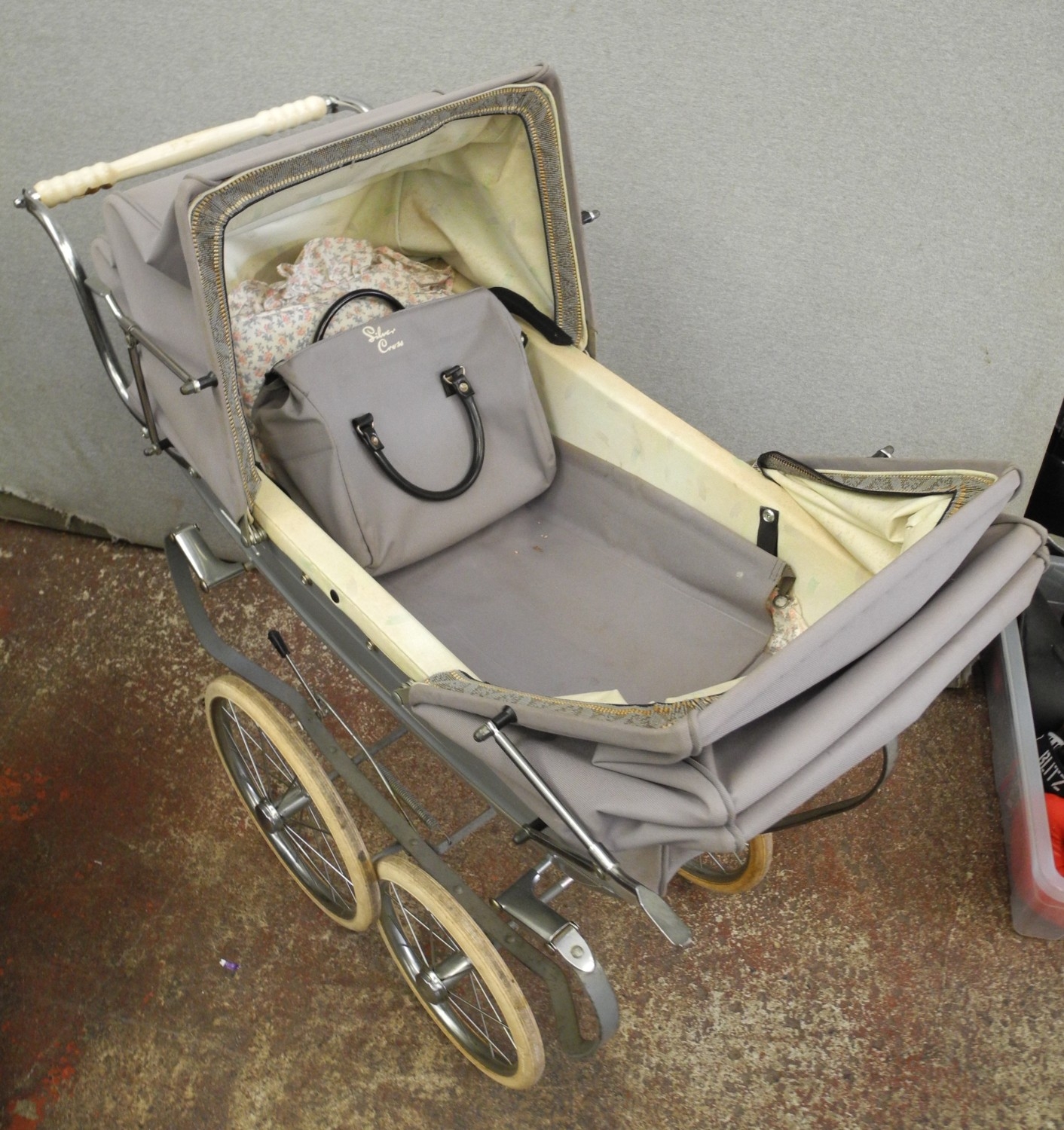 Vintage Silver Cross dolls pram with Silver Cross small hand bag