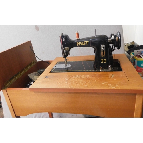 Pfaff 30 sewing machine W/O - with accessories in stand