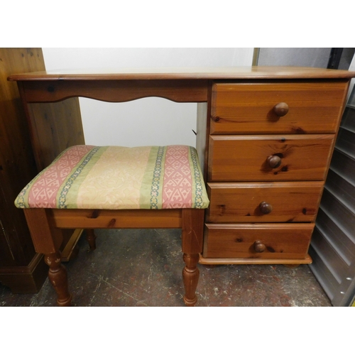 Pine four drawer dressing table - approx. 39