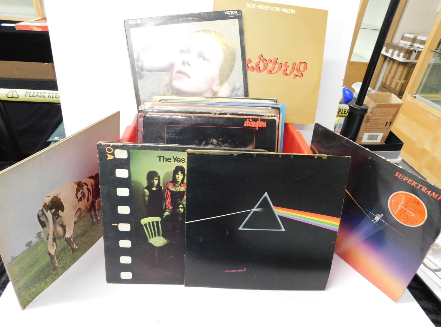 Box of LPs Prog Rock- incl. Pink Floyd, Stranglers, Beatles, T-Rex, Bowie