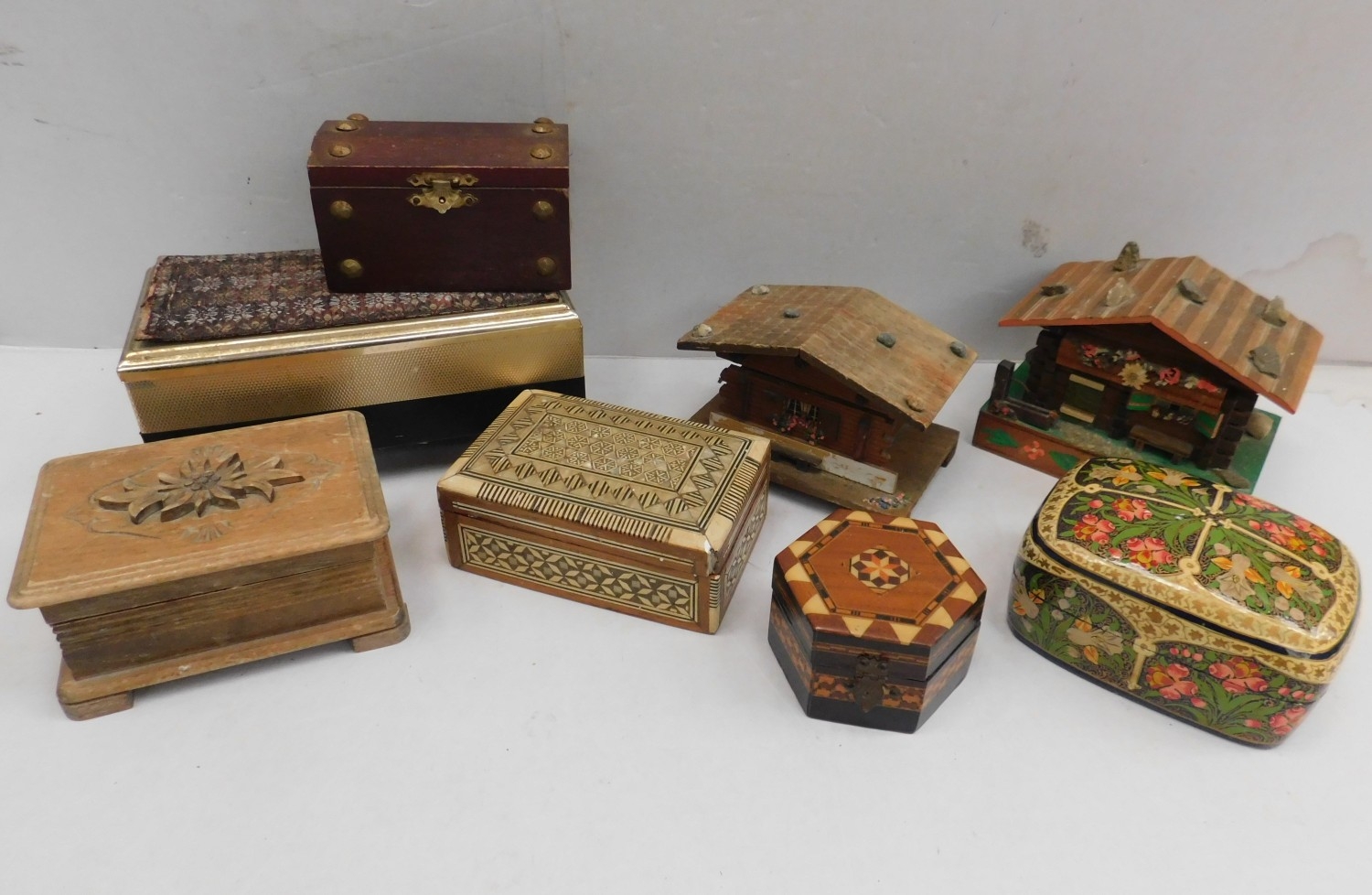 Mixed treen trinket/jewellery boxes - some musical