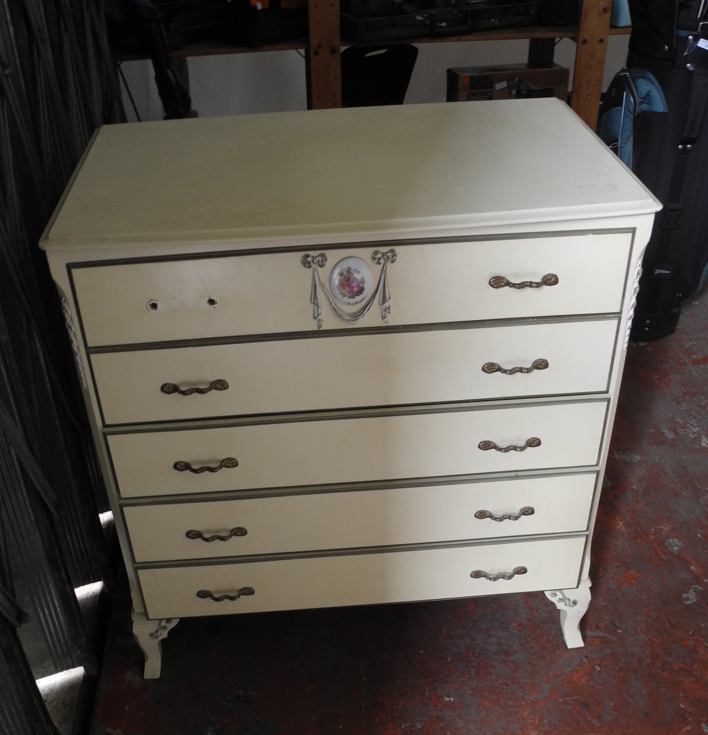 Five drawer regency style bedroom unit - approx. 31