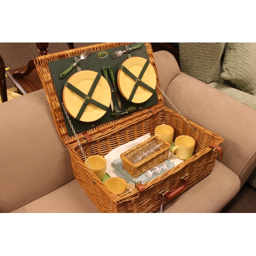 120A - Optima wicker picnic basket.