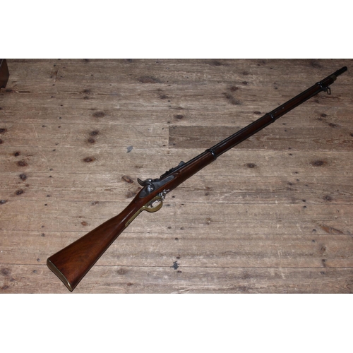 152 - 19th Century British 1870 pattern Tower percussion musket rifle, the stock stamped Tower 1870 with c... 