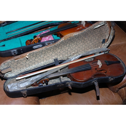 161 - Two cased violins with bows (one 3/4 size).
Condition - 3/4 violin in fairly poor condition.