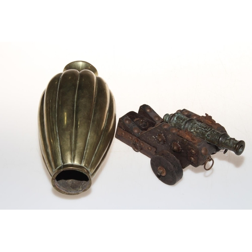 303 - Metal and wood desk cannon, 20cm length, and brass vase (2).