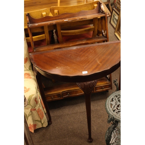 411 - Nest of three oak tables, bobbin column standard lamp and shade, mahogany tripod plant stand, occasi... 