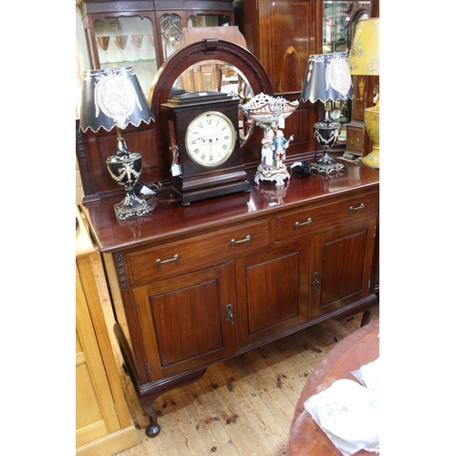 484 - 1920's mahogany mirror backed sideboard, four cabriole leg dining chairs and later circular pedestal... 