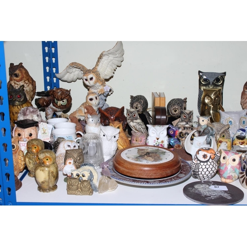 87 - Large collection of owl ornaments, plates, bookends, soft toys, etc.