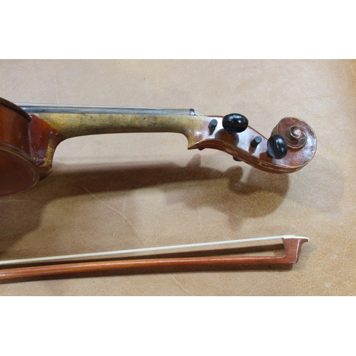 161 - Two cased violins with bows (one 3/4 size).
Condition - 3/4 violin in fairly poor condition.