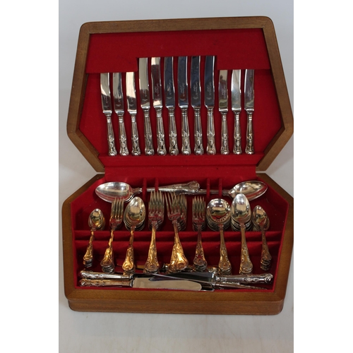 141 - Canteen of EPNS Kings pattern cutlery.