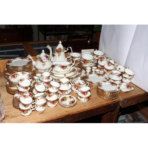 36 - Royal Albert Country Roses service in very good condition and comprising over 150 pieces.