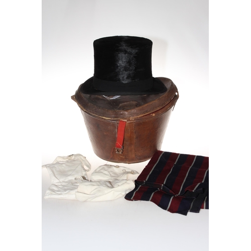 129 - Thos. Townsend and Co. London top hat and leather case.