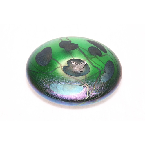 291 - John Ditchfield glass lily pad with silver frog, 13cm diameter.