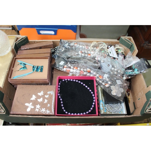 23 - Box of costume jewellery.