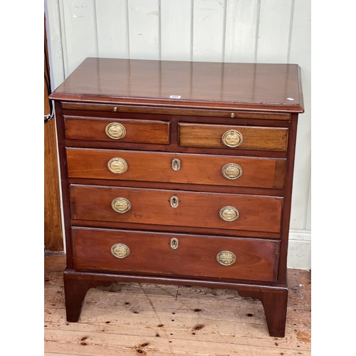 390 - Georgian mahogany Bachelors chest having slide above two short and three long graduated drawers on b... 