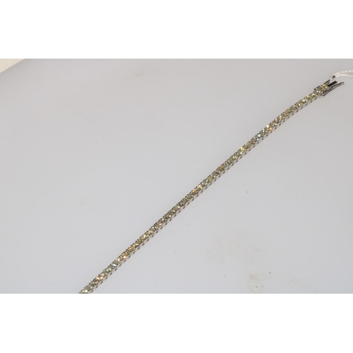 210 - Fine quality diamond tennis bracelet with total diamond content 4.11 carats, set in 18 carat white g... 