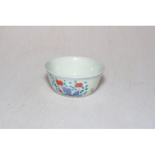 169 - Chinese polychrome chicken decorated tea bowl, 8.5cm diameter.