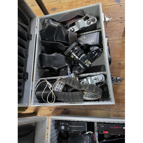 23 - Collection of cameras and binoculars.