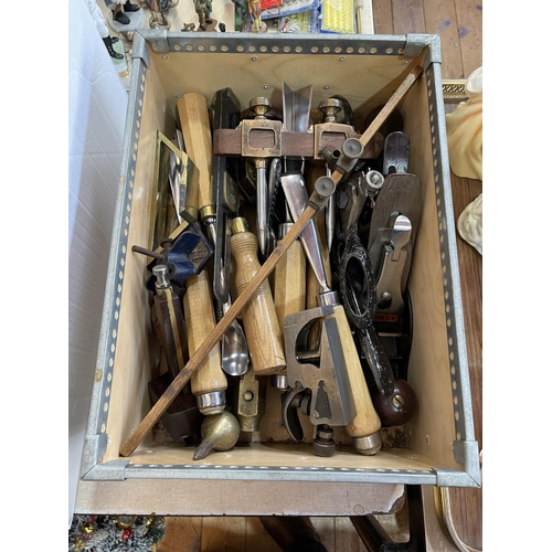 24 - Box of joiners tools including chisels, Stanley plane etc.