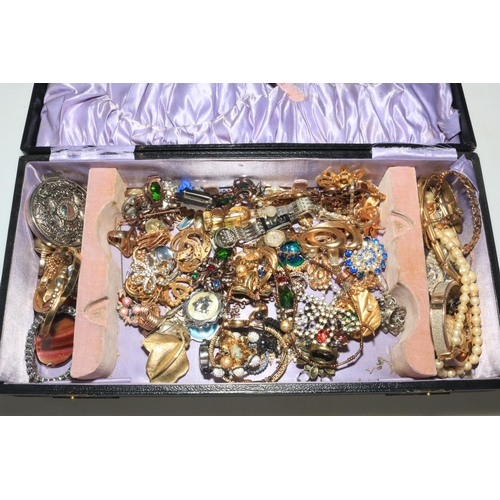 208 - Box of costume jewellery.