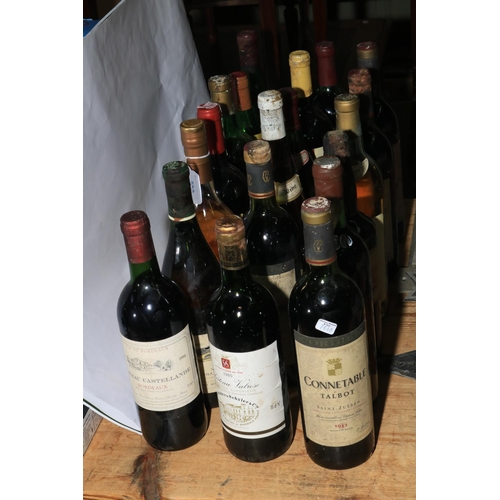 40 - Nineteen bottles of spirits and wine including Glenmorangie whisky 70cl, Chateau Castellande Bordeau... 