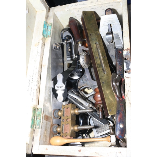 13 - Tool box of vintage tools including assorted planes, spirit level, Record number 055 spoke shave, et... 