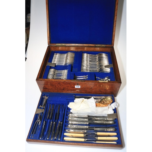 149 - Oak cutlery box containing a selection of mainly Kings pattern cutlery.