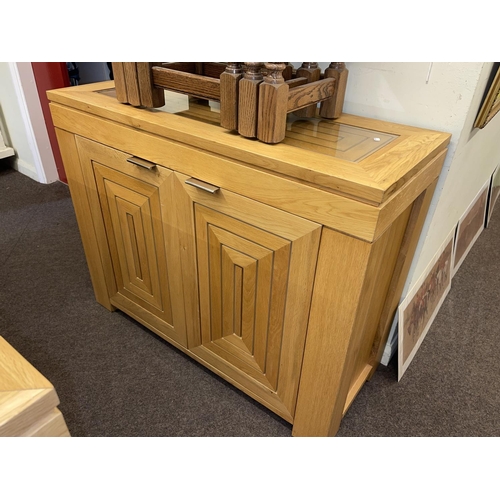 323 - Willis & Gambier contemporary light oak seven piece dining suite comprising two door sideboard, exte... 