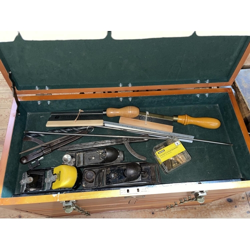 332 - Clarke nine drawer tool chest containing a collection of tools including chisels, planes, etc (tool ... 