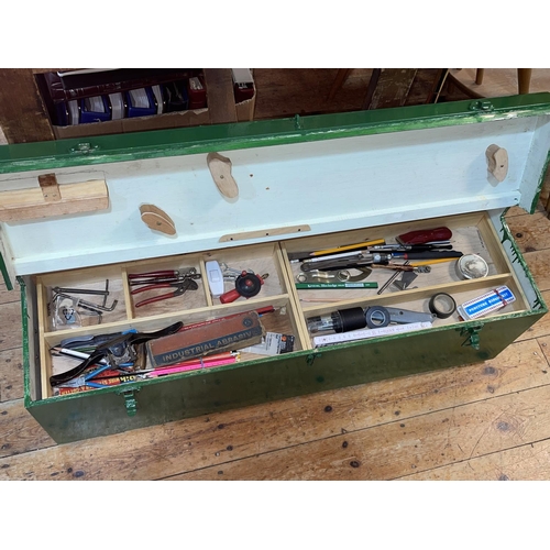 356 - Carpenters fitted tool box containing a collection of tools including gauges, plane, etc (toolbox 33... 