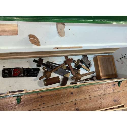 356 - Carpenters fitted tool box containing a collection of tools including gauges, plane, etc (toolbox 33... 