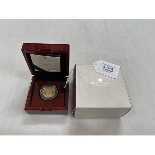 123 - 2021 The Royal Mint gold proof sovereign in box with COA No. 5814.