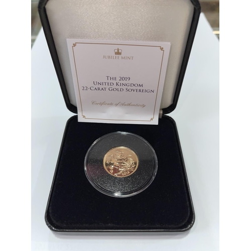 151 - 2019 United Kingdom gold sovereign by Jubilee Mint. In box with COA.