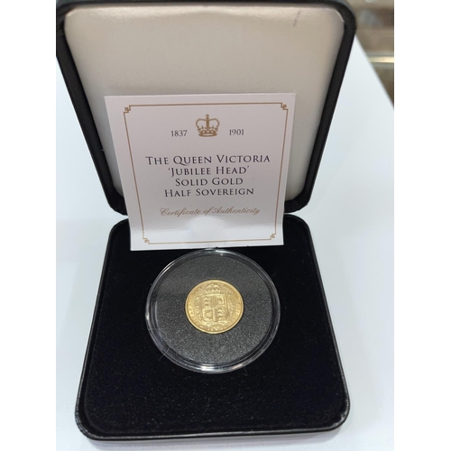 152 - 1890 Queen Victoria Jubilee Head half sovereign. Boxed with COA.