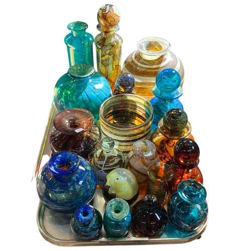 2 - Good collection of art glass including Mdina (19).