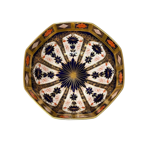 255 - Royal Crown Derby Imari octagonal fruit bow, 25.5cm diameter.