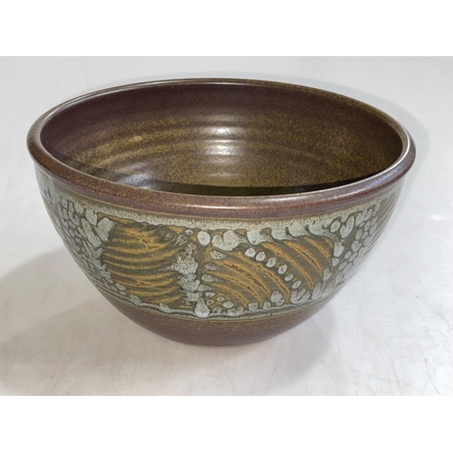 184 - David Lloyd Jones pottery bowl, 25cm diameter.