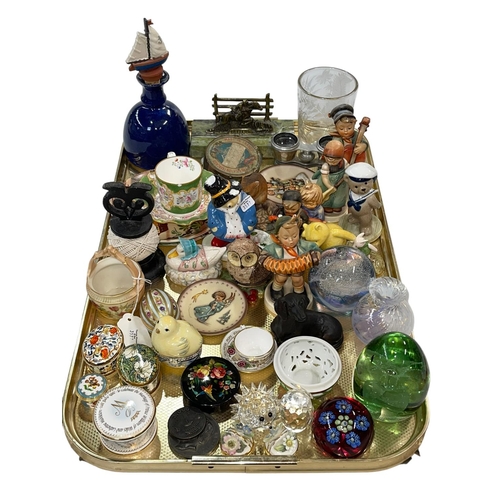 7 - Tray lot with miniature boxes, Worcester blush basket, Victorian green glass dump and a beaker, etc.