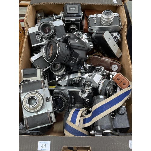 41 - Box of cameras including Exakta RTL 1000, Edixa Standard, Paxina, Yashica M-11, Ikoflex Zeiss Ikon, ... 