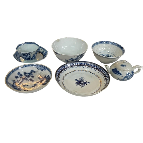 131 - Collection of Chinese blue and white ceramics including saucer dishes, bowls, etc.