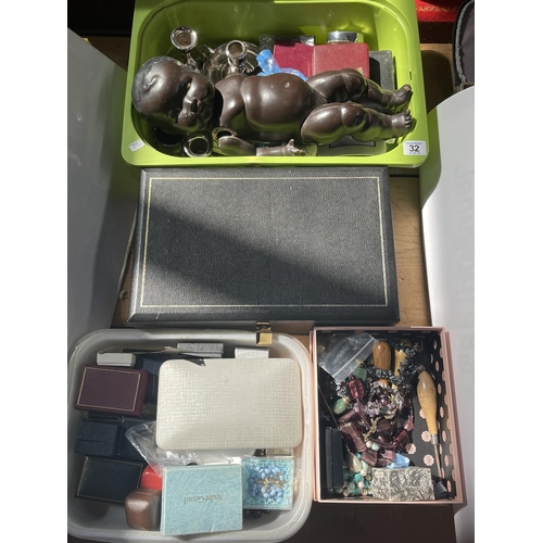 Lot 32        