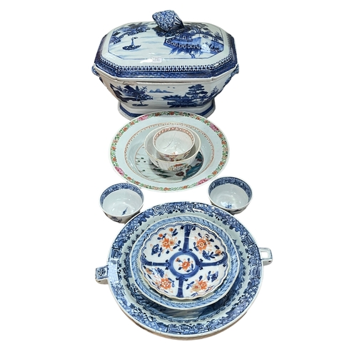 49 - 18th Century Chinse blue and white tureen and cover, small quantity of 18th & 19th Century Chinese i... 