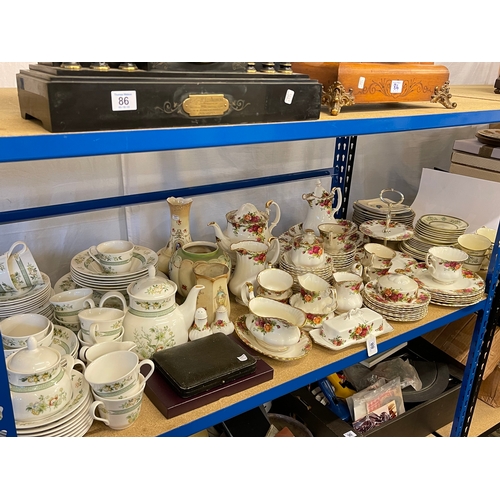 88 - Assorted teawares including Royal Albert Old Country Roses, Royal Doulton Tonkin and Minton Henley, ... 