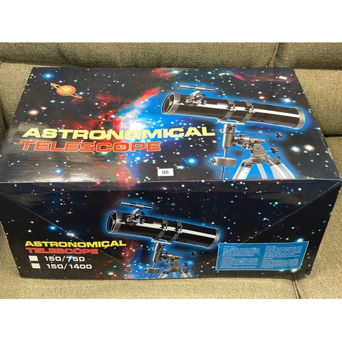 98 - Astronomical telescope, boxed.