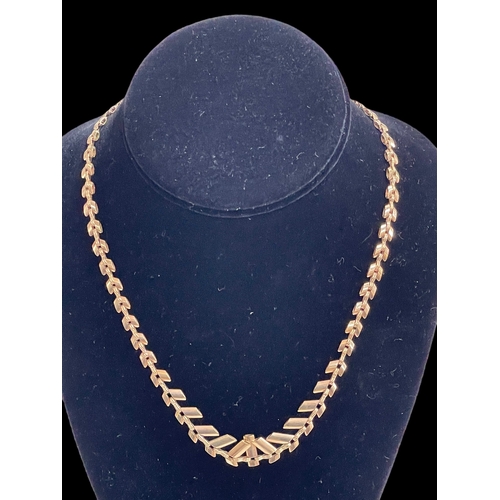 182 - 9 carat gold necklace, 44cm length.