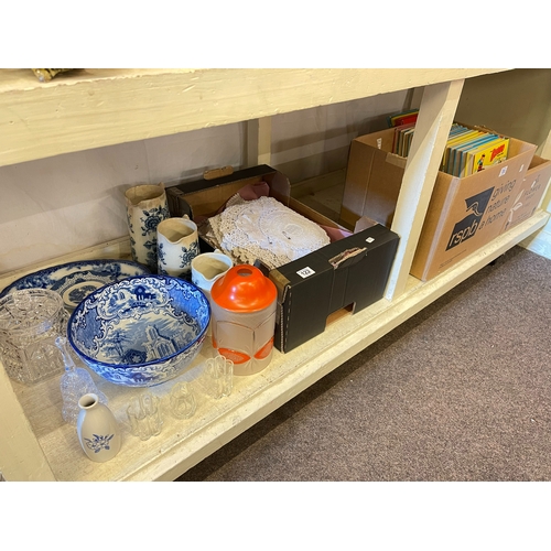 122 - Collection of Beano and Dandy annuals, linens, porcelain, etc.