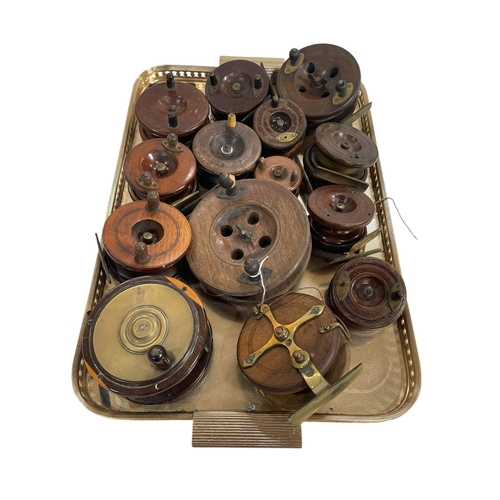 9 - Collection of wood and brass fishing reels.